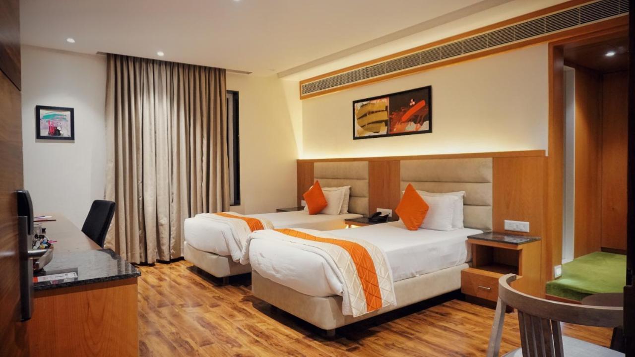 Kyriad Hotel Gulbarga By Othpl Kalaburagi Buitenkant foto